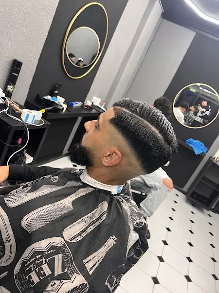 BARBERÍA DZ - Peluquería en Granada - foto 2