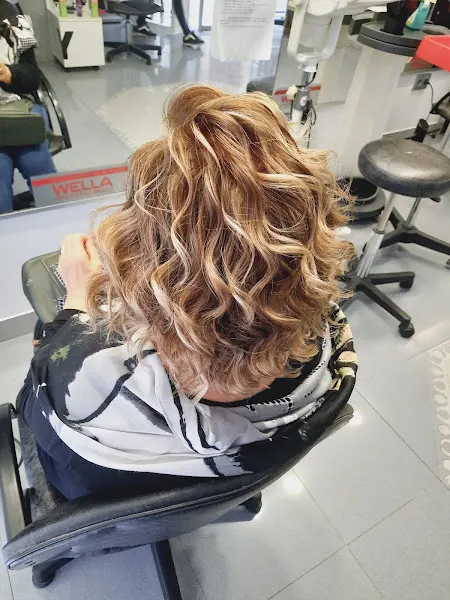 Manzano Nieves Peluquería Unisex - Peluquería en Granada - foto 2