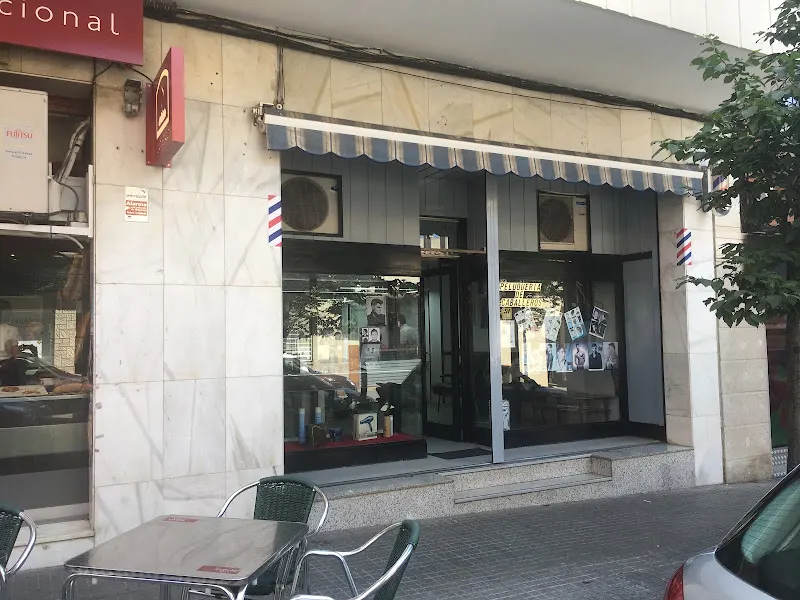 Peluqueria Sant Pere - Barbería en Terrassa - foto 2