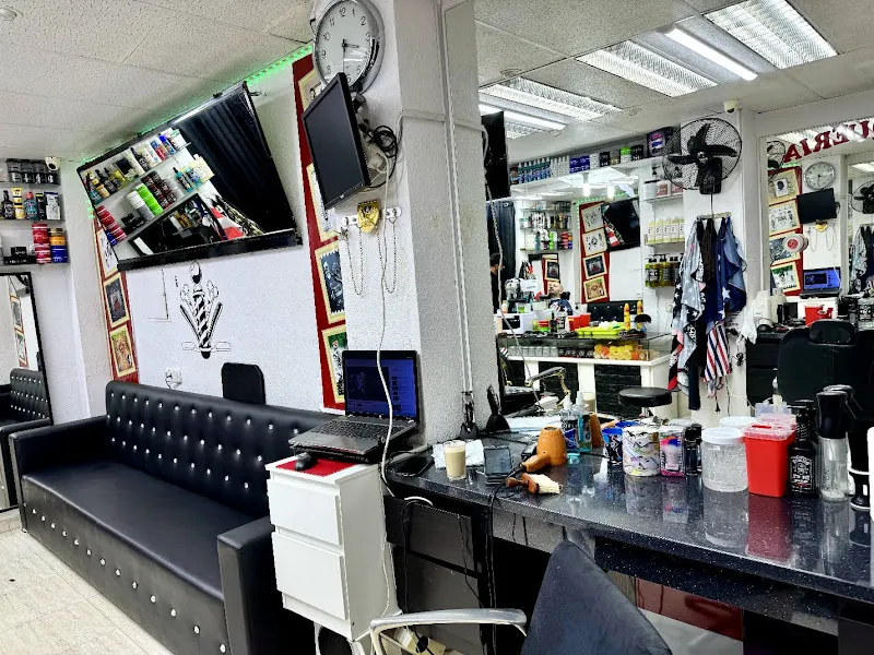 Dani Perruqueria Home I Dona - Peluquería en Badalona - foto 2