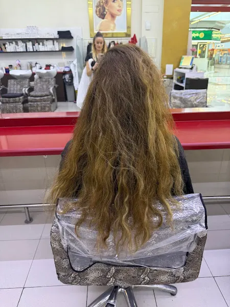 Dania Peluquerías - Peluquería en Oviedo - foto 2