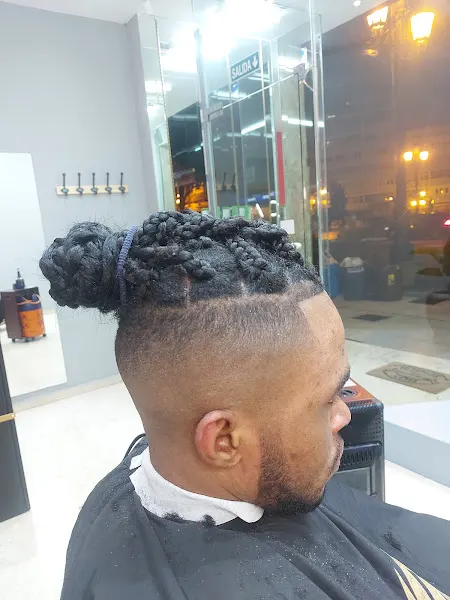 Peluquería y barberia MAZIRI Y NEKO