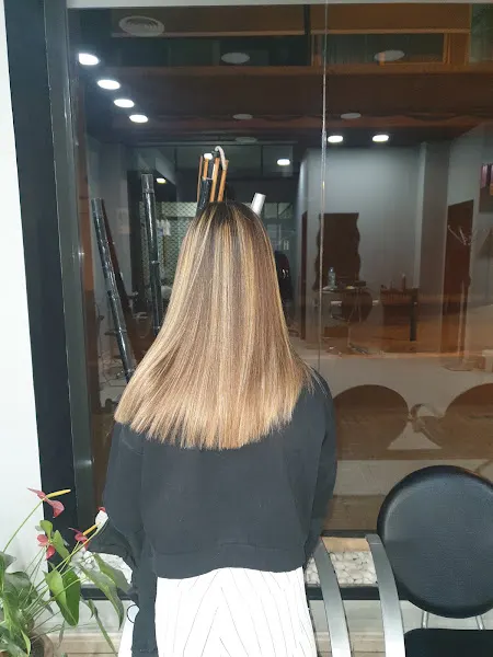 Montse Quesada Perruquers