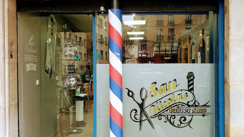 La Barbería de San Nicolás - Peluquería en Pamplona - foto 2