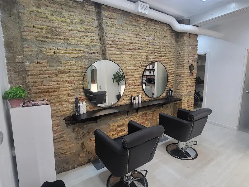 CLOROEL SALON - Peluquería en Pamplona - foto 2