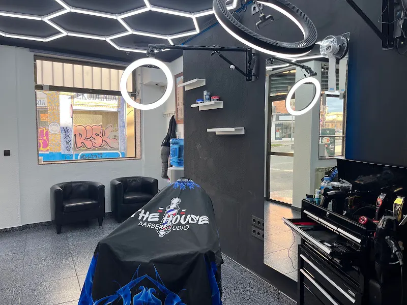 THE HOUSE BARBER•STUDIO
