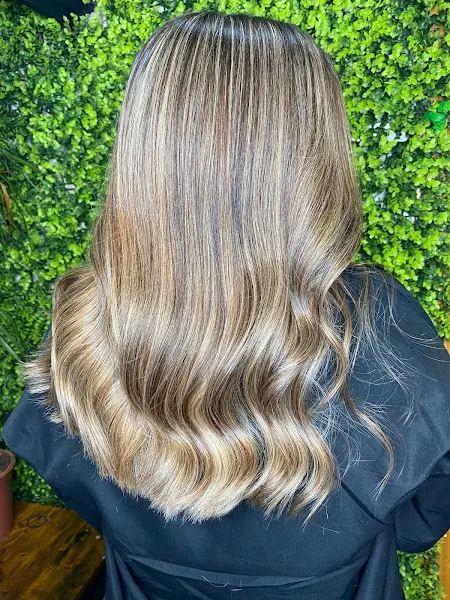 Hair by Victor Lugo Peluquería y estética - Peluquería en Alcalá de Henares - foto 2