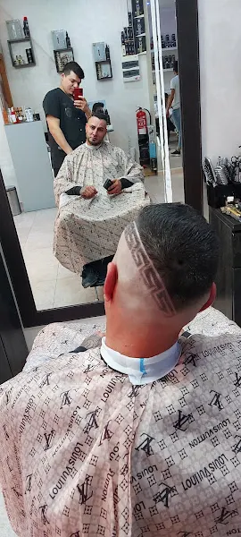 Peluqueria Barbería los Amigos ☆