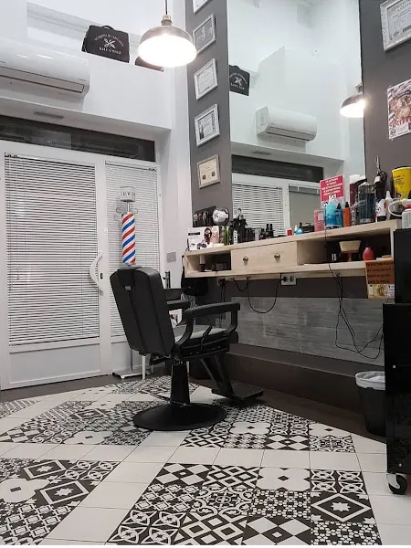 Barber Shop Juli Cruz - Barbería en Badajoz - foto 2