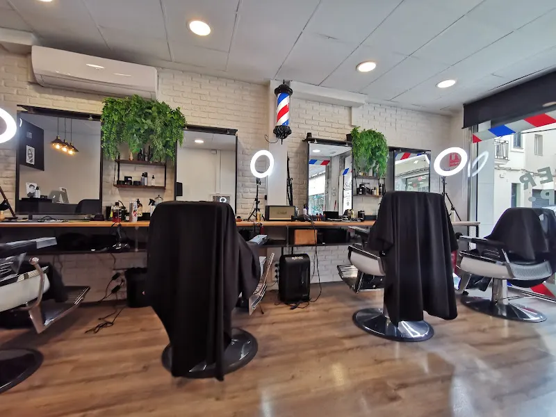 SKILLS BARBER SHOP - Barbería en Mataró - foto 2