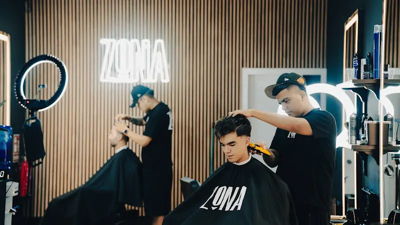 Zona Barberia (Singuerlin) - Barbería en Santa Coloma de Gramenet - foto 2