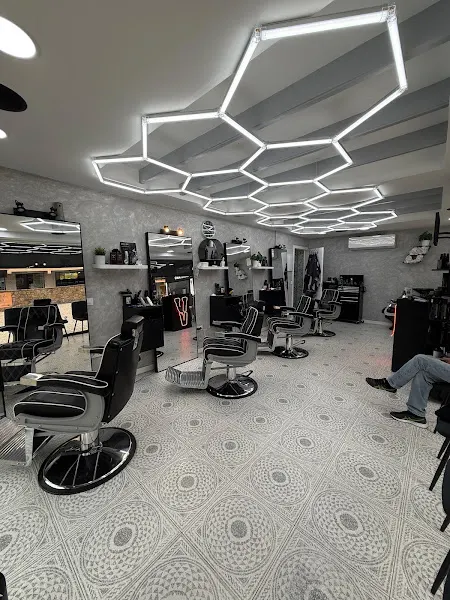 Peluquería & Barbería VIROGAS AVENIDA - Barbería en Cádiz - foto 2