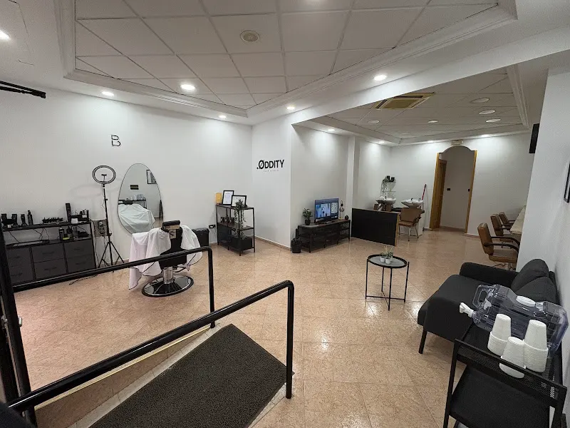 Oddity Hair Studio - Barbería en Jaén - foto 2