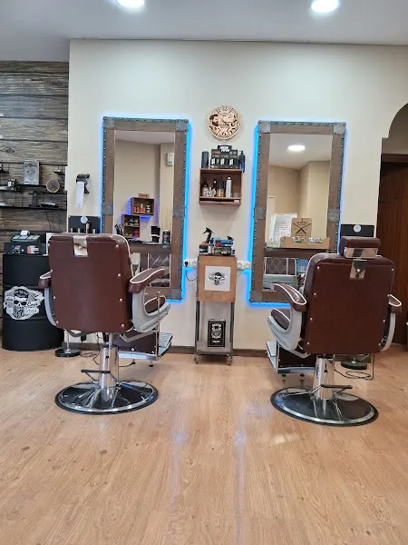 Peluquería Manolo - Barbería en Jaén - foto 2