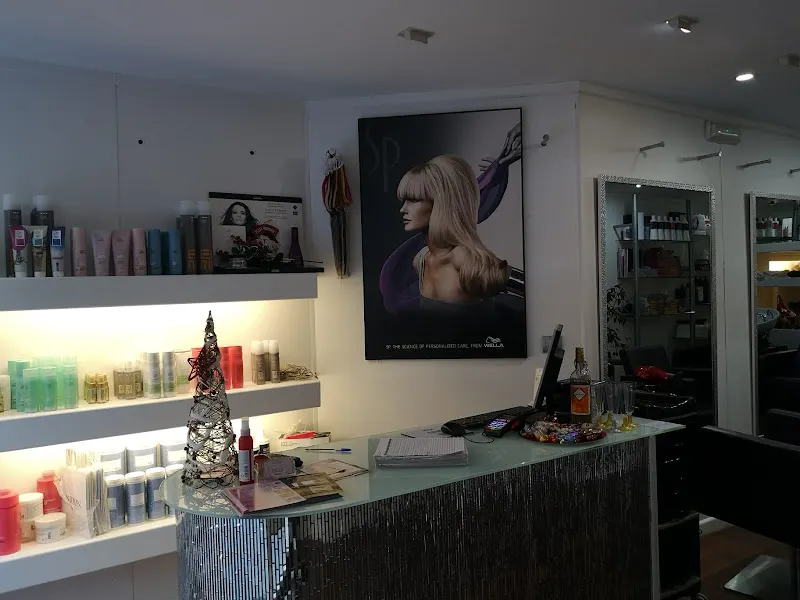 PELUQUERIA ROSA GARCIA CON MILLA