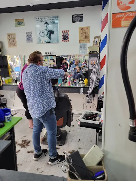 Salón De Peluquería Unisex Inma - Peluquería en Torrevieja - foto 2