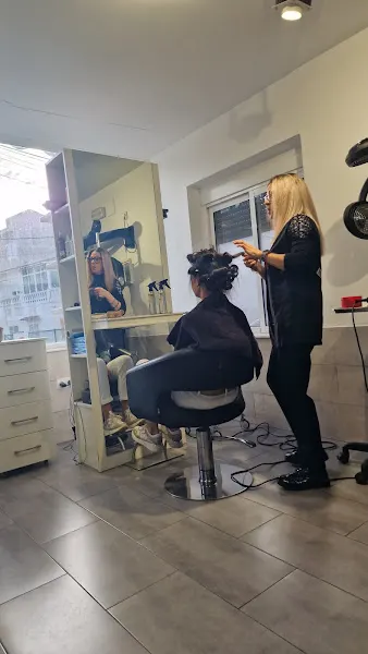 Peluqueria maria - Peluquería en Torrevieja - foto 2