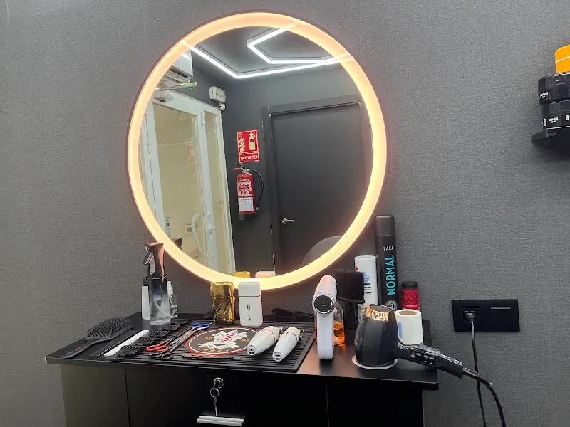 NA Peluqueria I Barberia - Barbería en Santa Coloma de Gramenet - foto 2