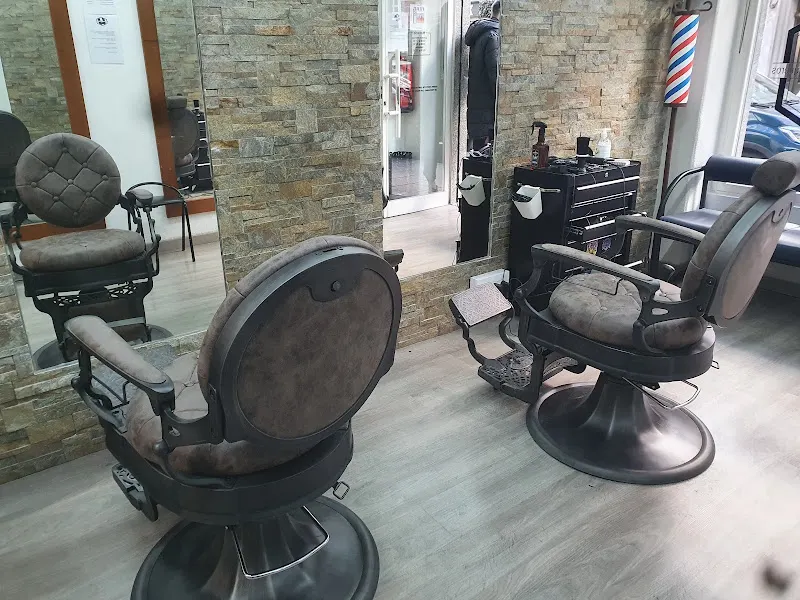 Huno Peluqueros - Barbería en Lugo - foto 2