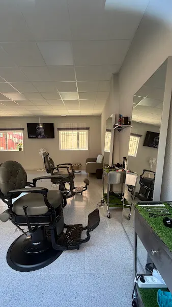 LOUPDELACLASSE BARBER STUDIO