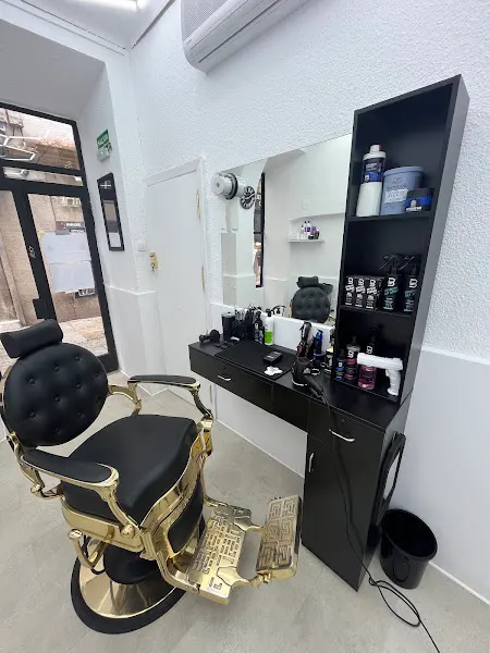 AM Beauty & ACC Barber - Peluquería en Cáceres - foto 2