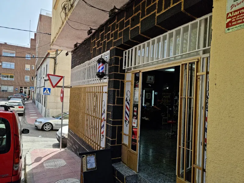 GOLDEN INK BARBER SHOP