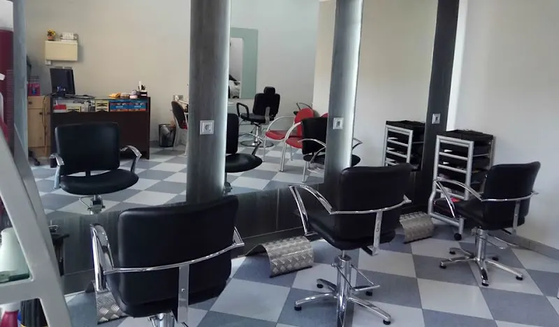 Saray peluquería y estética - Linares