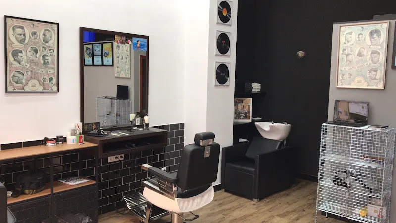 Riff Raff Barbers - Barbería en Hospitalet de Llobregat (L) - foto 2