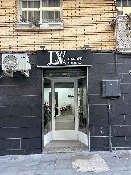LV BARBERSTUDIO - Peluquería en Hospitalet de Llobregat (L) - foto 2