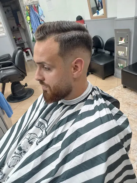 Perruqueria de hombres - Peluquería en Hospitalet de Llobregat (L) - foto 2