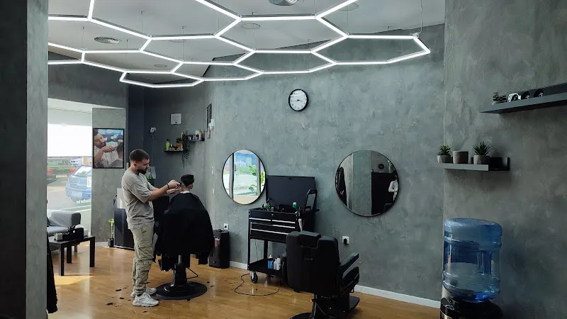 Trevi Nails & Barber - Cuenca