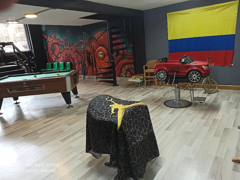 Medallo barbershop - Barbería en Irún - foto 2