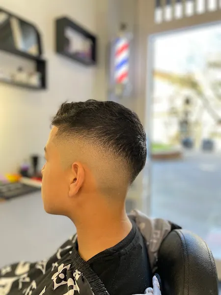 Leeloo Barber Shop - Barbería en Irún - foto 2