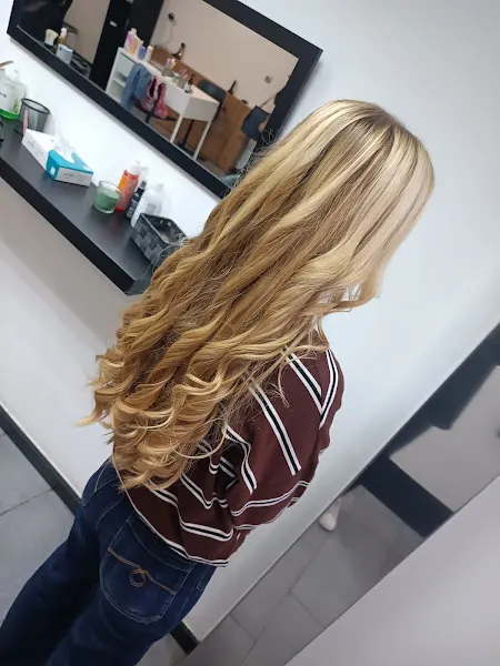 Giovanna Perruquers - Peluquería en Granollers - foto 2