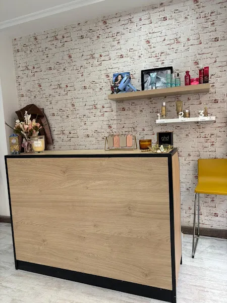 LE PETIT SALON HAIR STUDIO