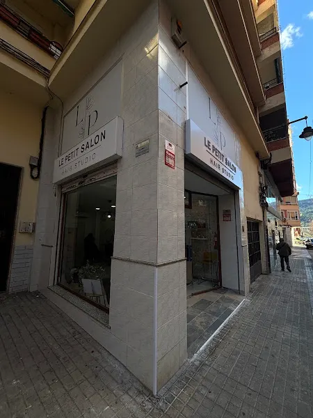 LE PETIT SALON HAIR STUDIO - Peluquería en Alcoy - foto 2