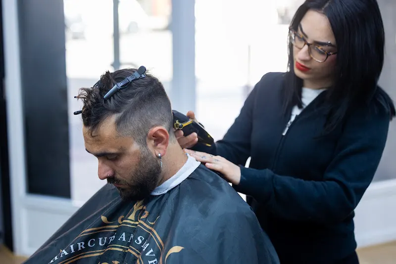 El sillón del maestro - Barbería en Huesca - foto 2
