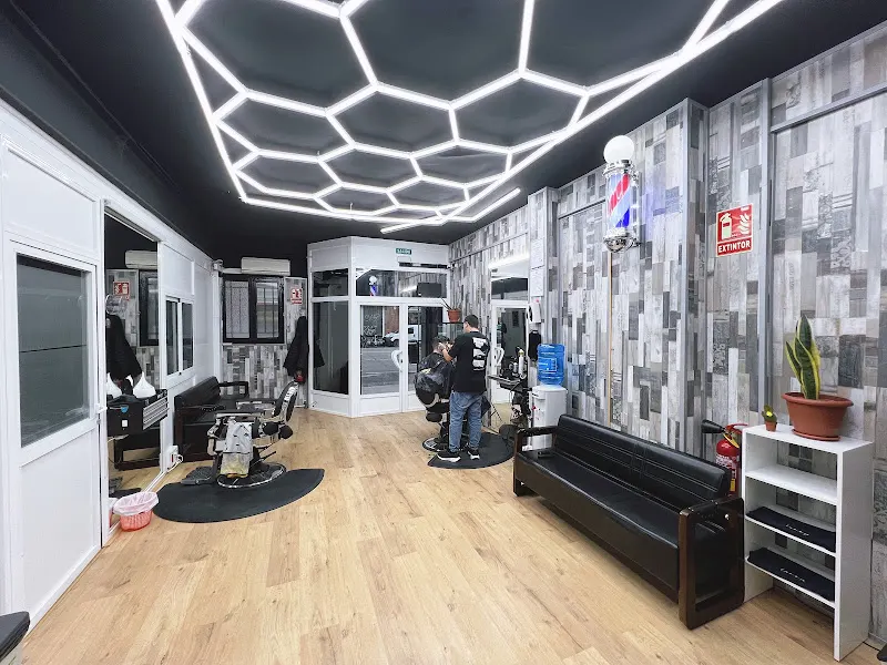 Punto y Aparte Barbería - Huesca