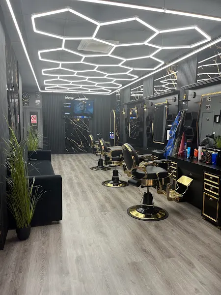 Barberia golden star - Peluquería en Figueres - foto 2