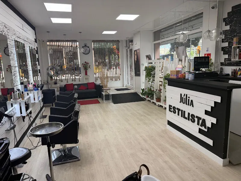 Júlia Estilista - Peluquería en Santa Coloma de Gramenet - foto 2