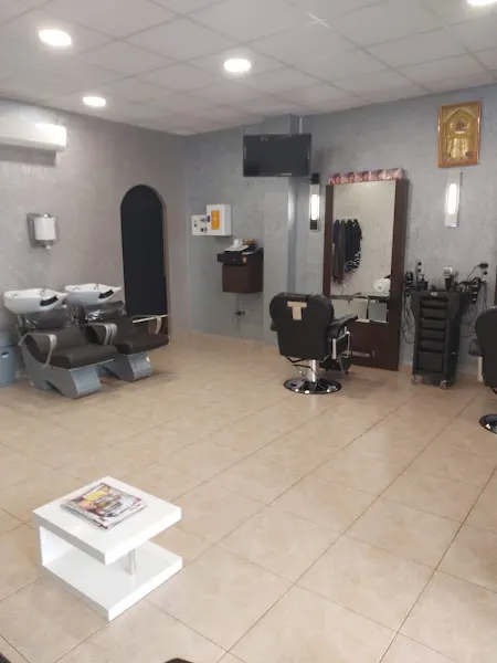 Peluquería Barbería M&H - Barbería en Blanes - foto 2