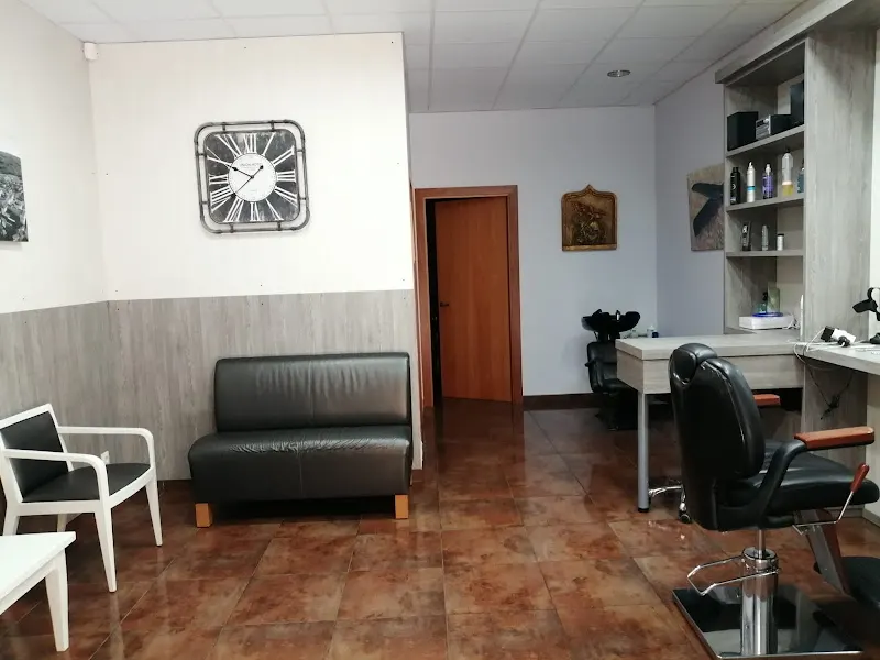 Perruqueria homes 44 - Peluquería en Olot - foto 2