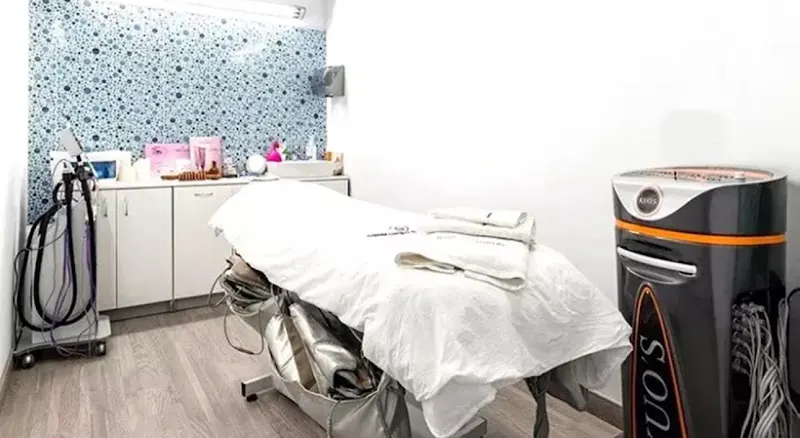Perruqueria homes 44 - Peluquería en Olot - foto 4