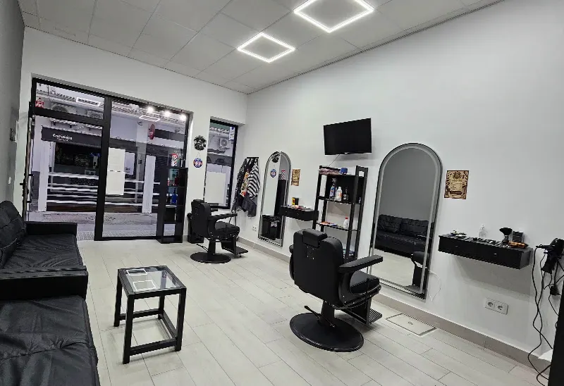 PELUQUERÍA BARBERÍA BAESSIPO - Barbate
