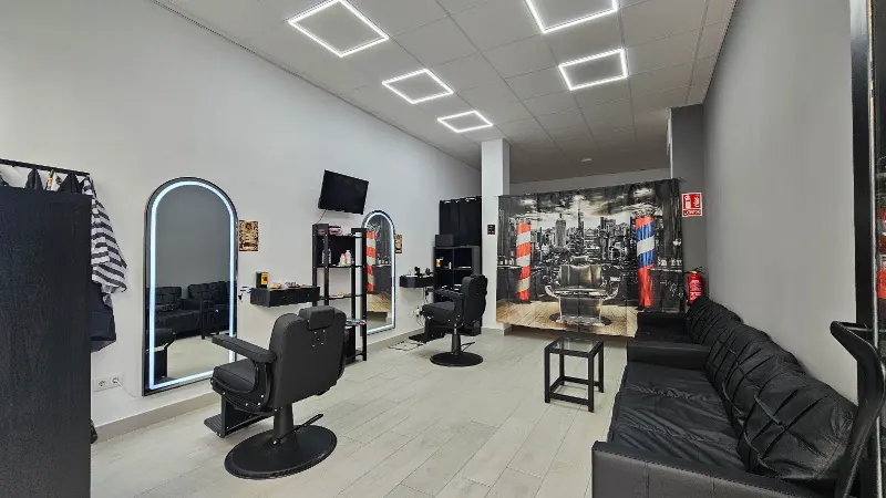 PELUQUERÍA BARBERÍA BAESSIPO - Peluquería en Barbate - foto 2