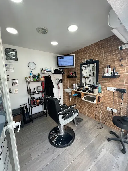 Frank barber. Barbería,Peluquería - Peluquería en Barbate - foto 3