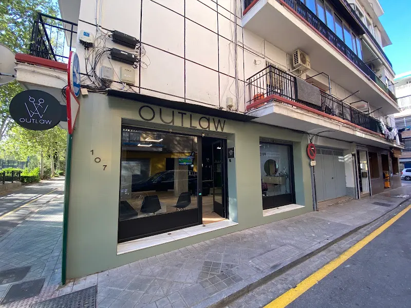 OutLaw 107 - Peluquería en Granada - foto 2