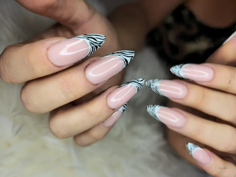 Flora Nails Studio - Adeje