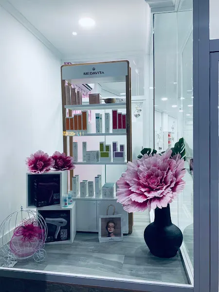 Peluquería & Estética Laura - Peluquería en Puertollano - foto 2