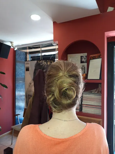 Mujercitas Peluqueros - Peluquería en Madrid - foto 2